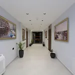 Residence Inn Hotel فندق