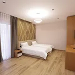 Residence Inn Hotel فندق تيرانا