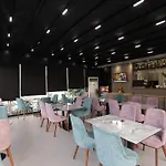 Residence Inn Hotel فندق