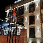 Residence Inn Hotel فندق تيرانا