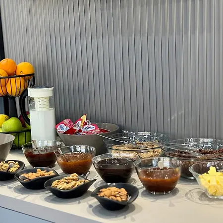 Residence Inn Hotel 티라나