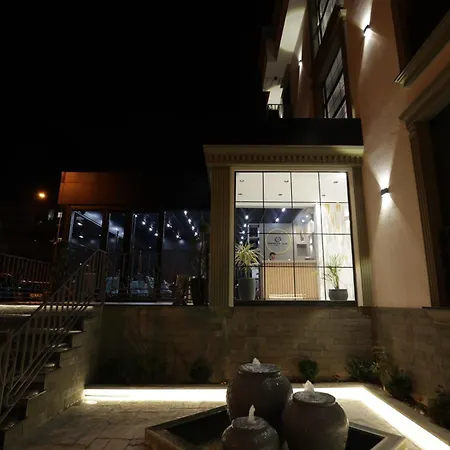 Residence Inn Hotel 4* 티라나