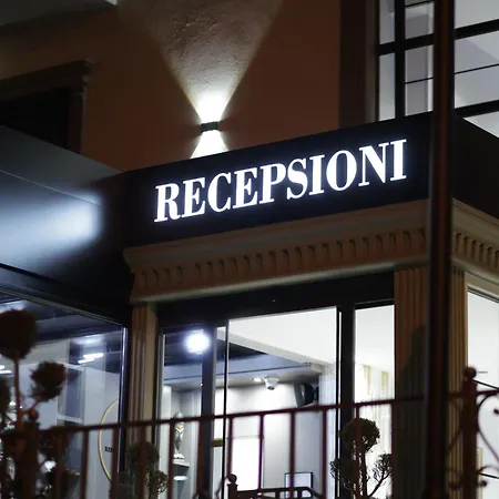 Residence Inn Hotel 酒店 地拉那