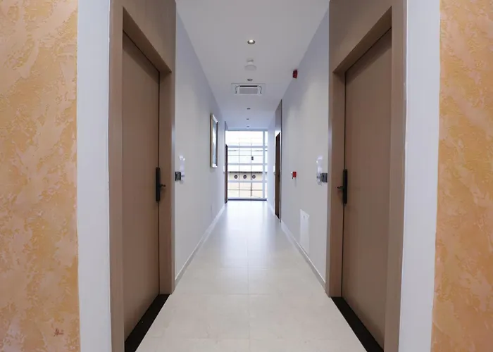 Residence Inn Hotel 地拉那